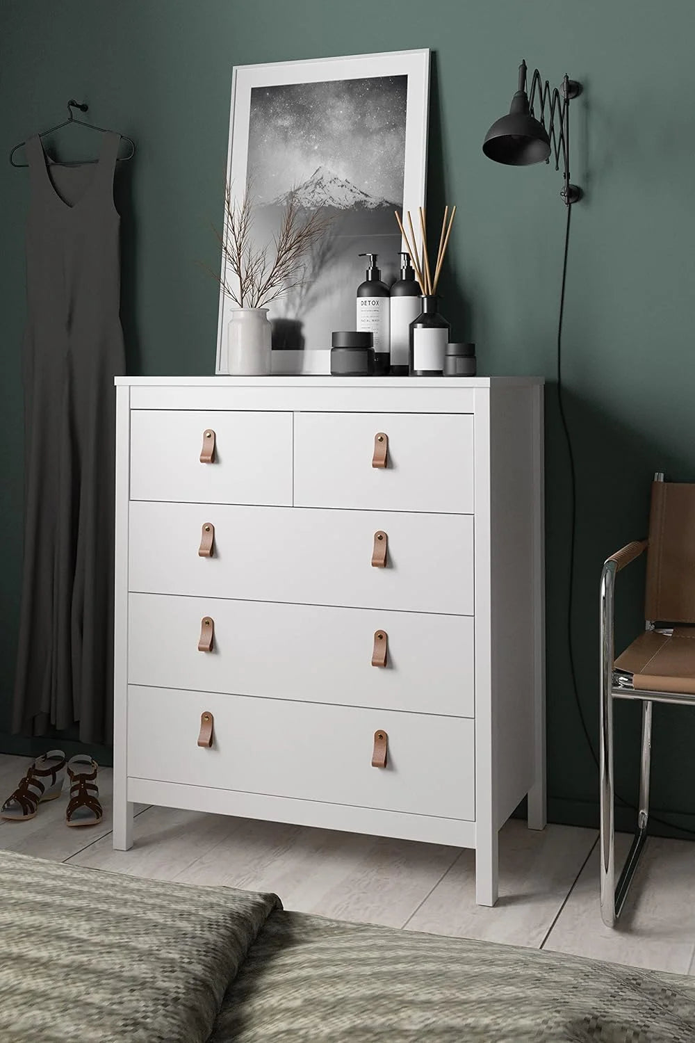 5 Drawer White Chest A586017
