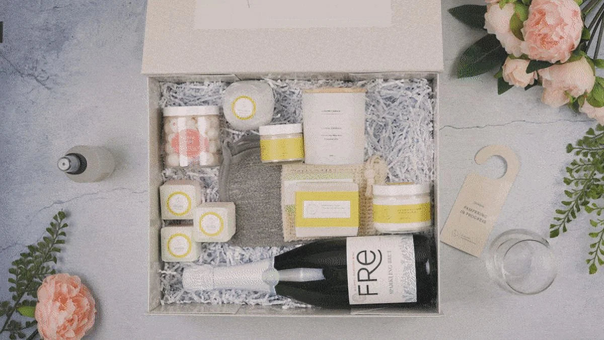 Congratulations Gift Basket R640