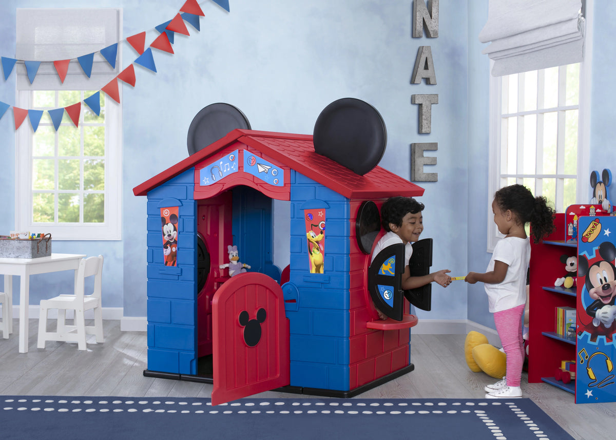 Plastic Indoor Outdoor Playhouse Z7474